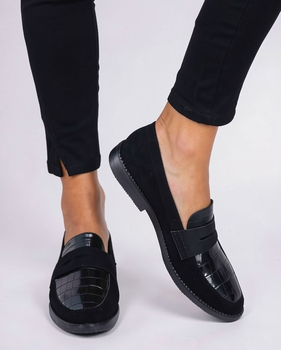 Chic Crocodile Texture Black Loafers for Women